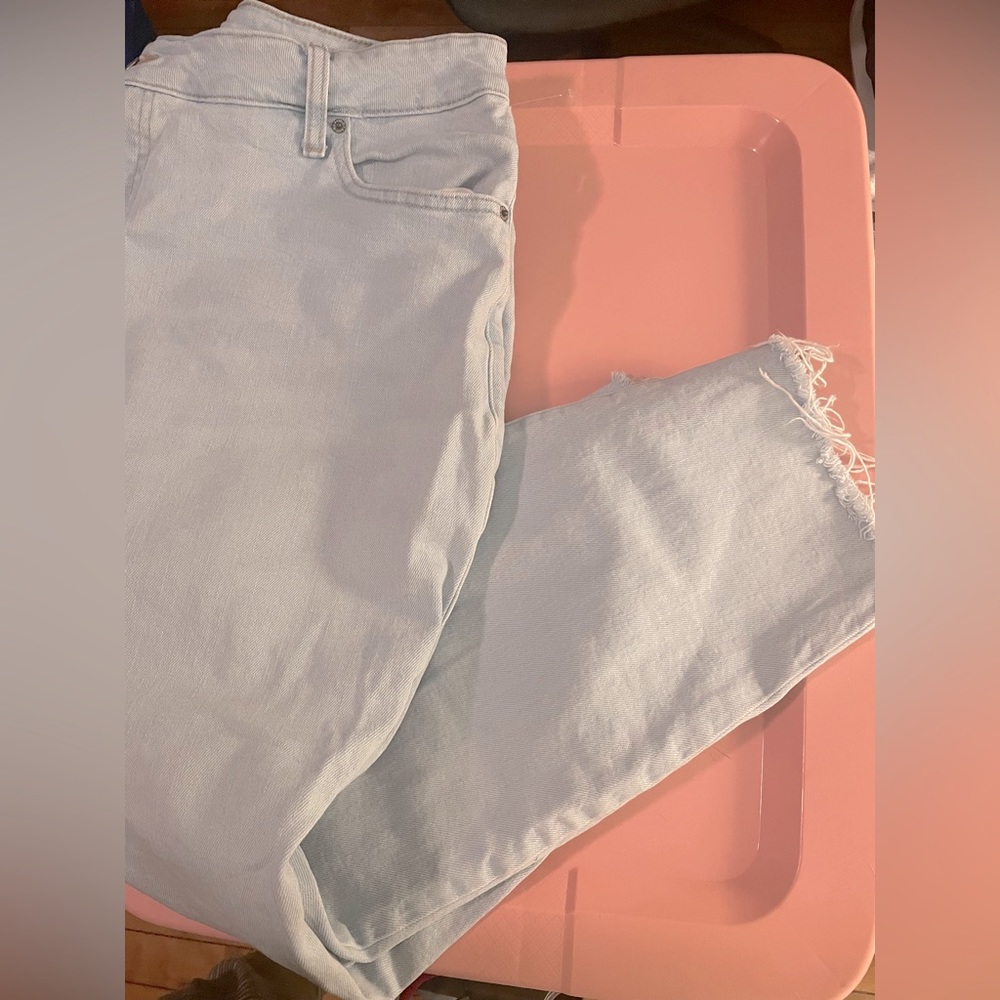 Light wash Straight Leg Jeans